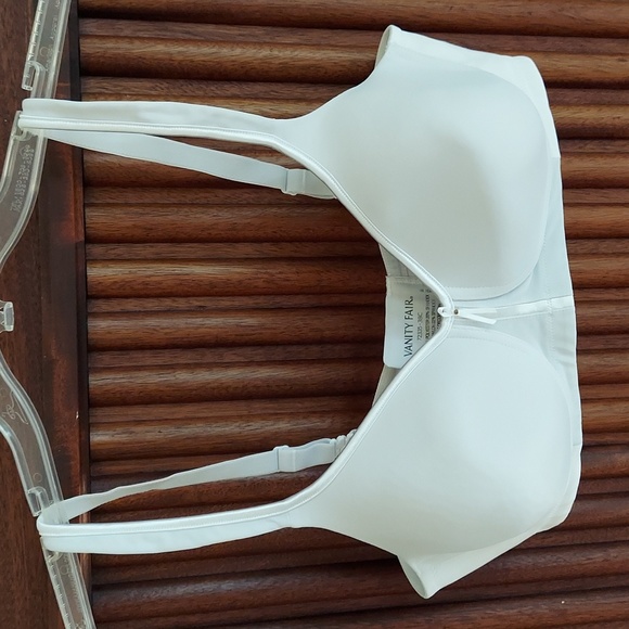 Vanity Fair Intimates & Sleepwear Two Vanity Fair Wireless